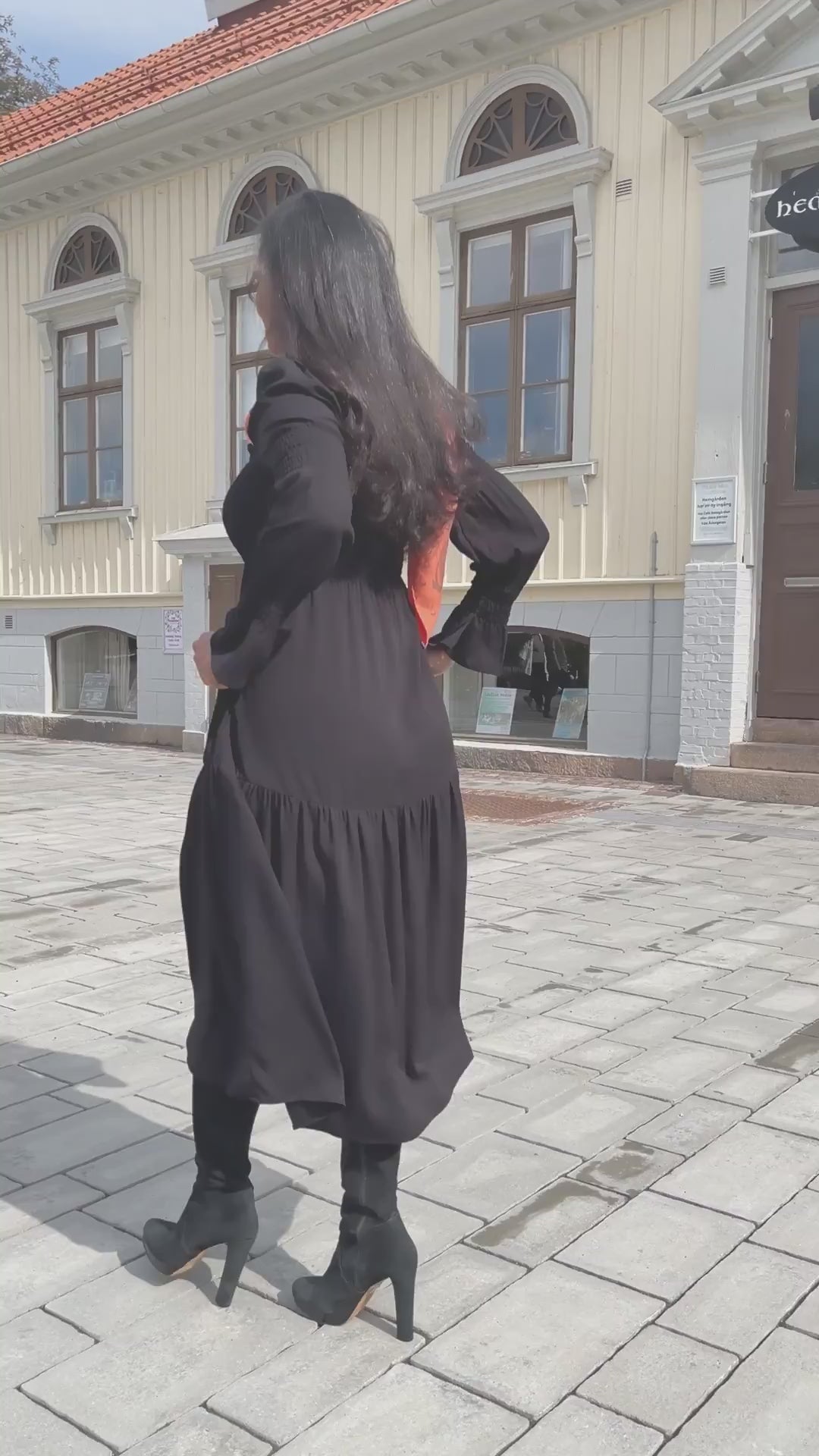 Viscose smocked midi dress - Black - Svart, vadlång smockklänning