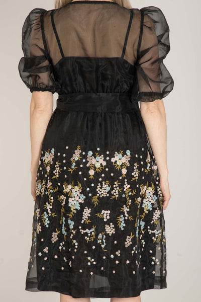 Svart organzaklänning med broderier Pure female