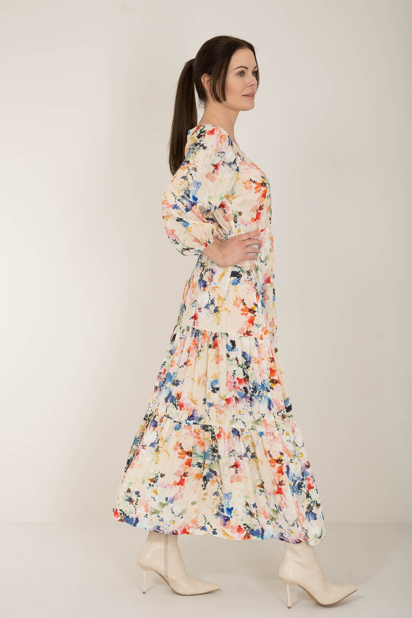 Fuzzy flower long dress - Multi palette - Mönstrad lång klänning med dragsko
