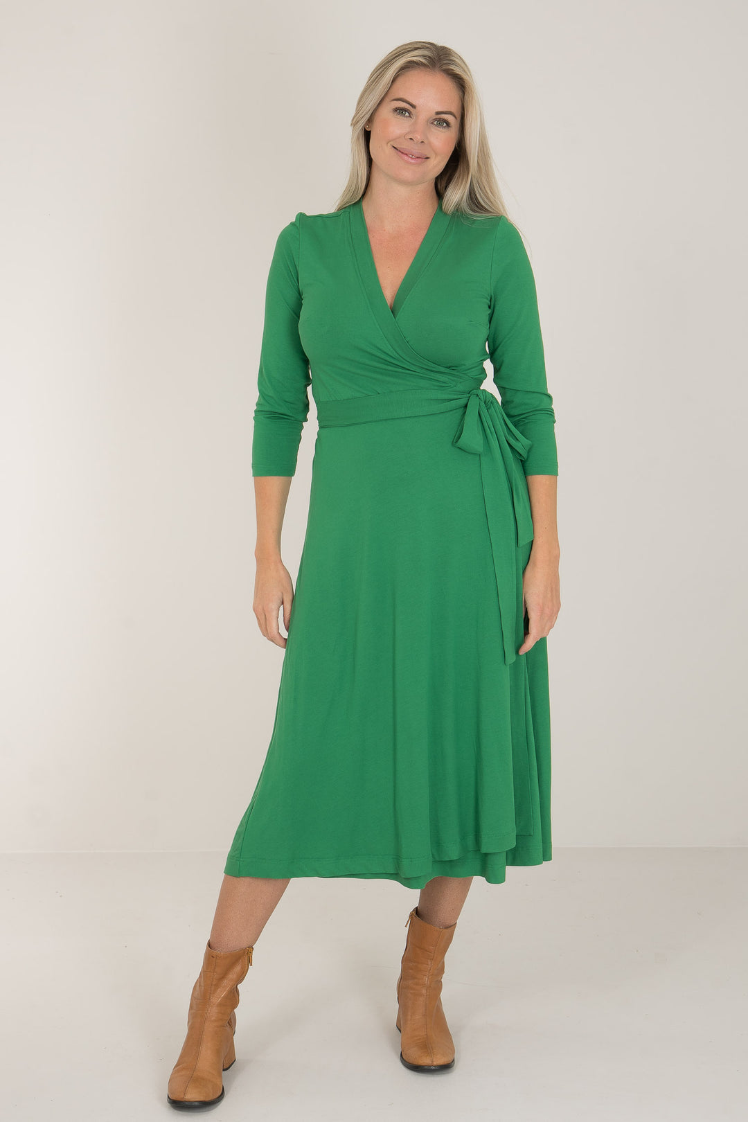 Bestie midi lenght wrap jersey dress - Green - Vadlång, grön omlottklänning i trikå