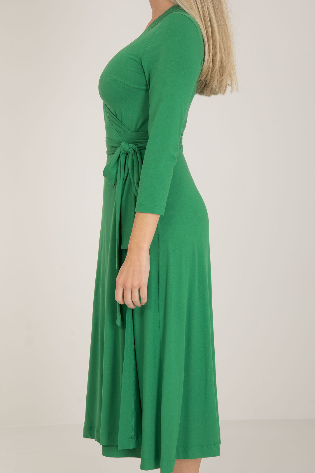 Bestie midi lenght wrap jersey dress - Green - Vadlång, grön omlottklänning i trikå