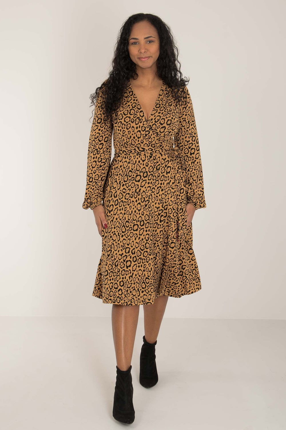 Puff sleeve printed short wrap jersey dress - Brown Leo - Leopardmönstrad omlottklänning i trikå