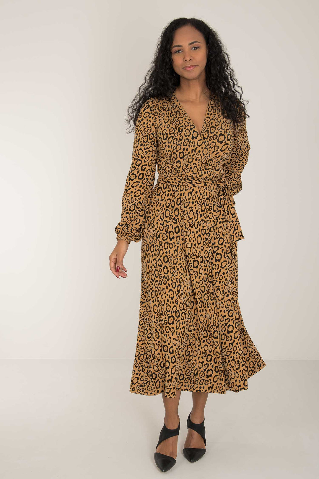 Puff sleeve printed midi wrap jersey dress - Brown Leo - Leopardmönstrad omlottklänning i trikå