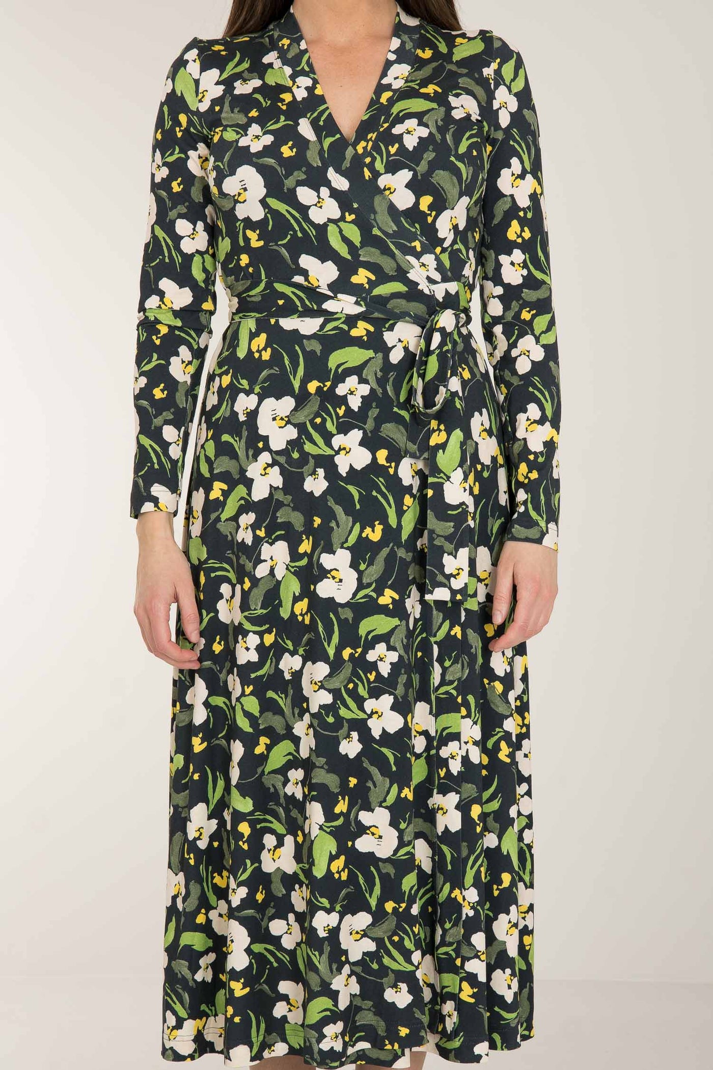 Bestie printed midi wrap jersey dress - Dark blue flower - Vadlång, blommönstrad omlottklänning i trikå