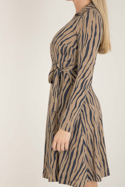 Collar short wrap jersey dress - Brown zebra - Zebramönstrad omlottklänning med krage