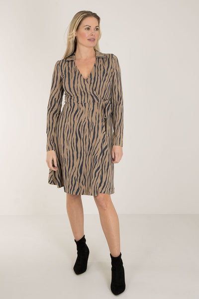 Collar short wrap jersey dress - Brown zebra - Zebramönstrad omlottklänning med krage