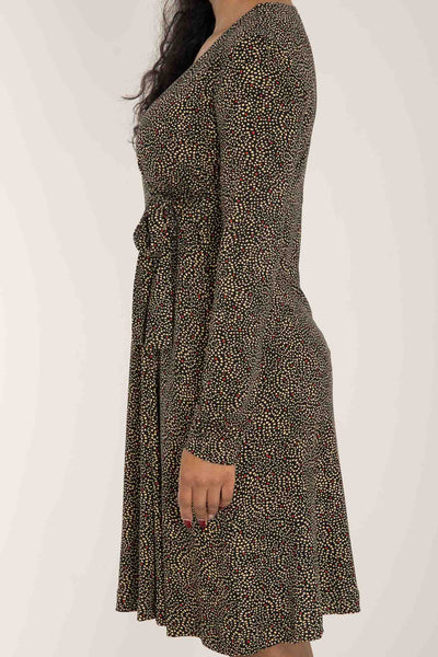 Loose fit printed short wrap jersey dress - Black - Knälång, mönstrad omlottklänning i trikå