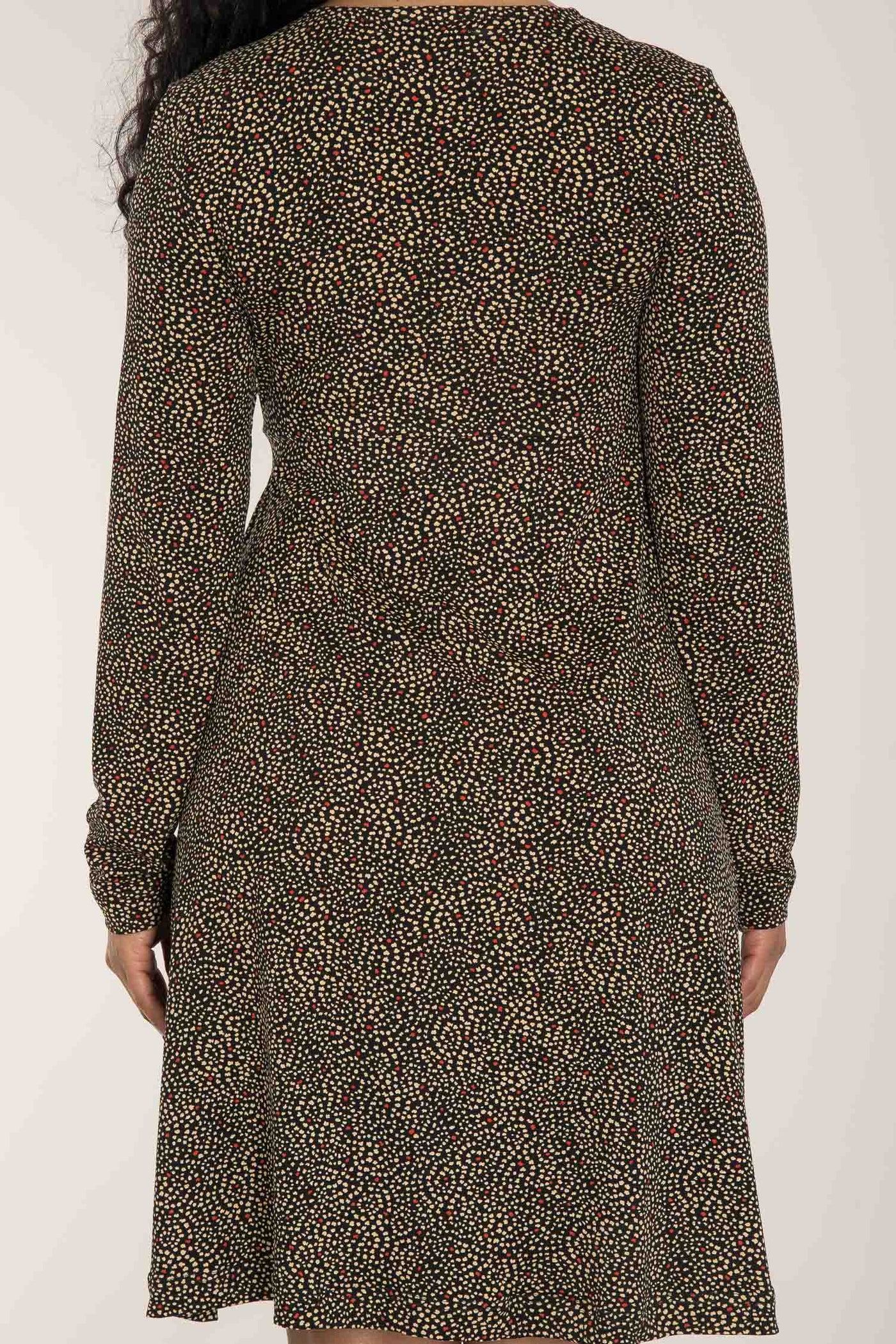 Loose fit printed short wrap jersey dress - Black - Knälång, mönstrad omlottklänning i trikå