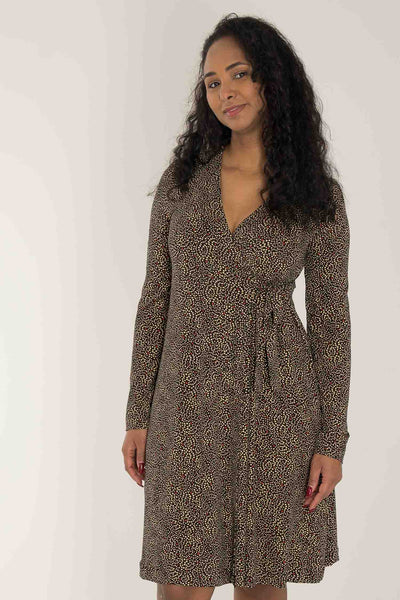Loose fit printed short wrap jersey dress - Black - Knälång, mönstrad omlottklänning i trikå