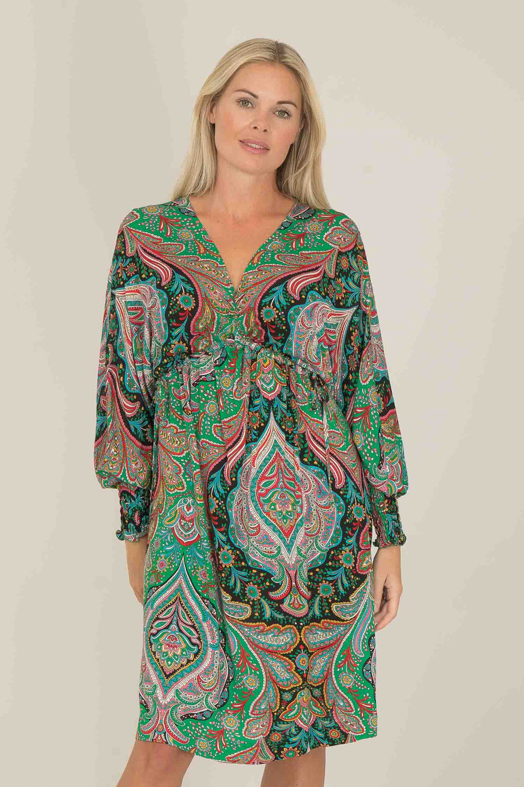 Bianca loose fit jersey dress - Green - Knälång paisleymönstrad klänning i trikå