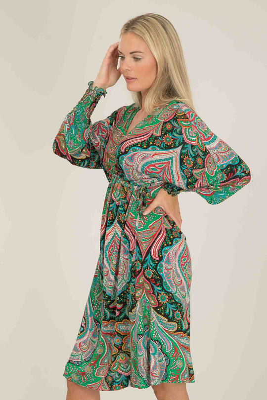 Bianca loose fit jersey dress - Green - Knälång paisleymönstrad klänning i trikå