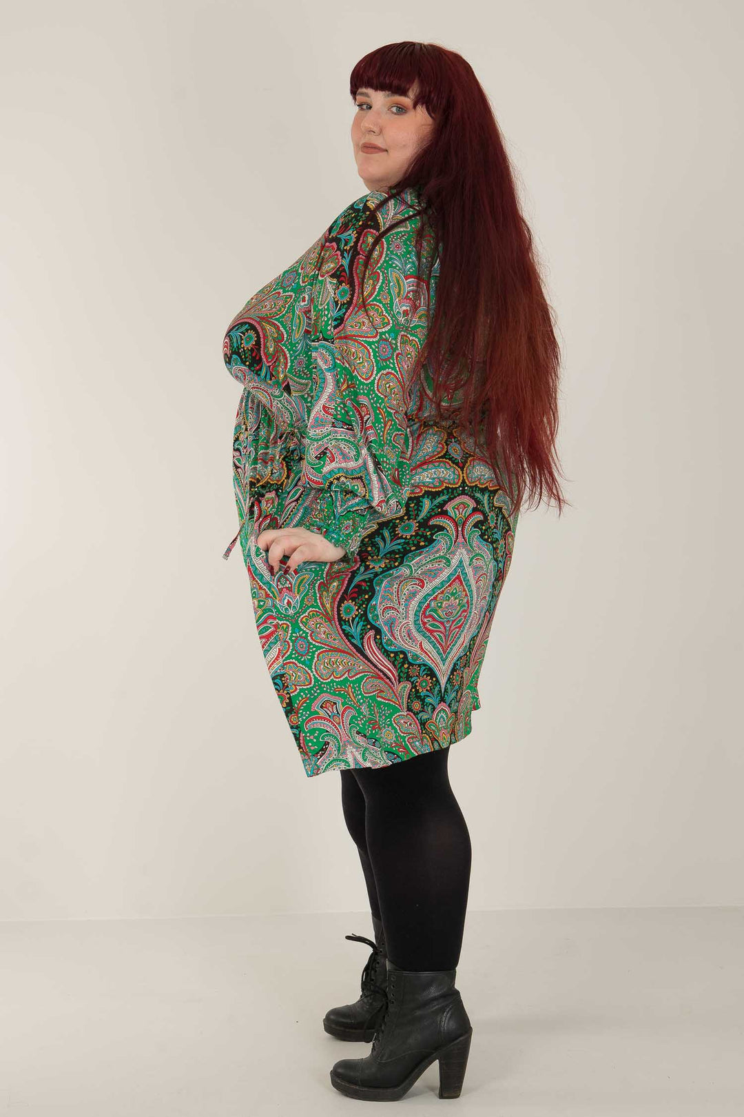 Bianca loose fit jersey dress - Green - Knälång paisleymönstrad klänning i trikå