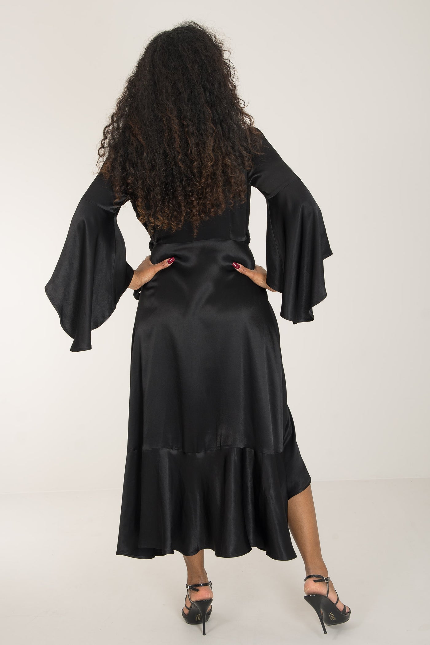 Satin viscose frill wrap mid dress - Jet black - Svart, vadlång omlottklänning