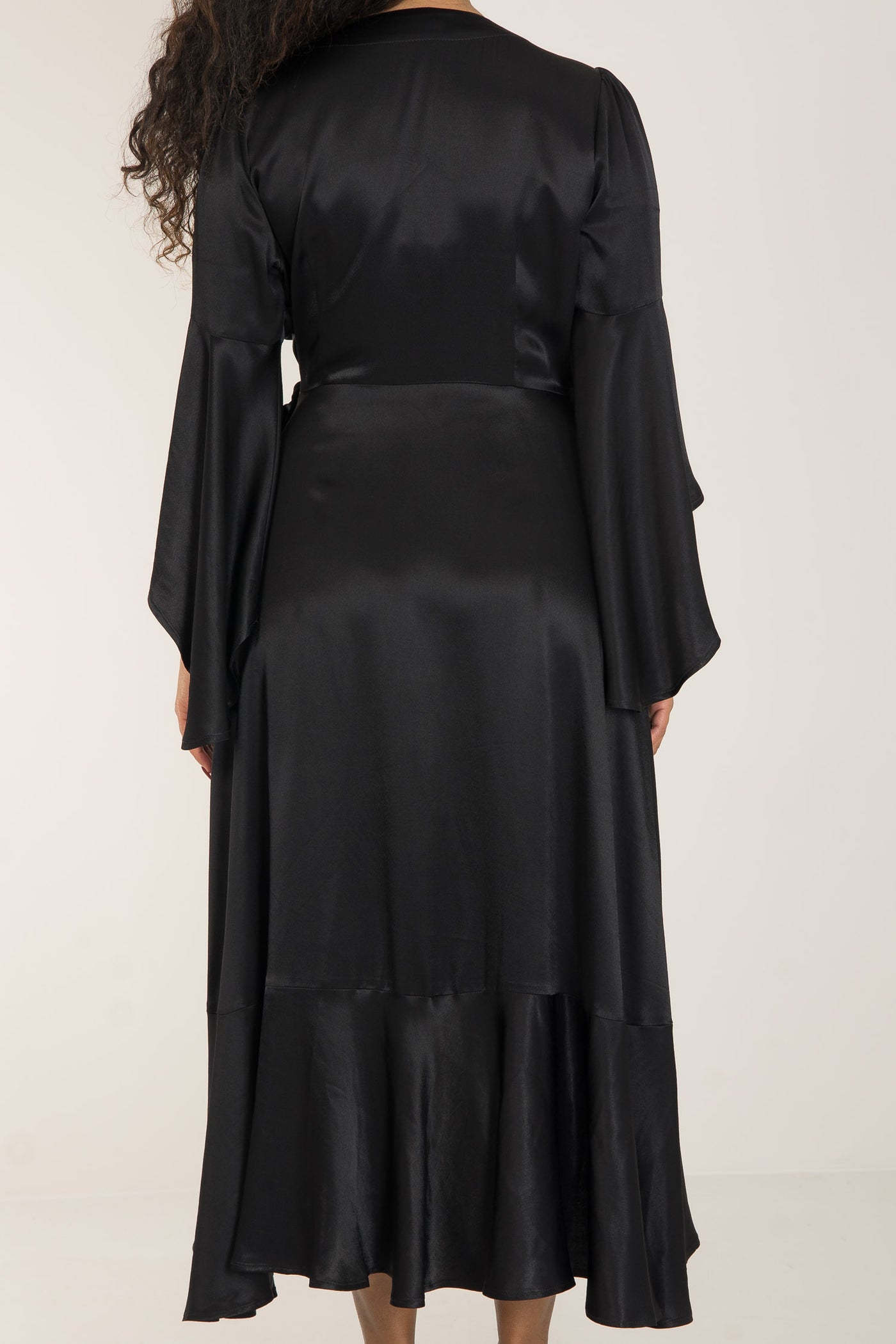 Satin viscose frill wrap mid dress - Jet black - Svart, vadlång omlottklänning