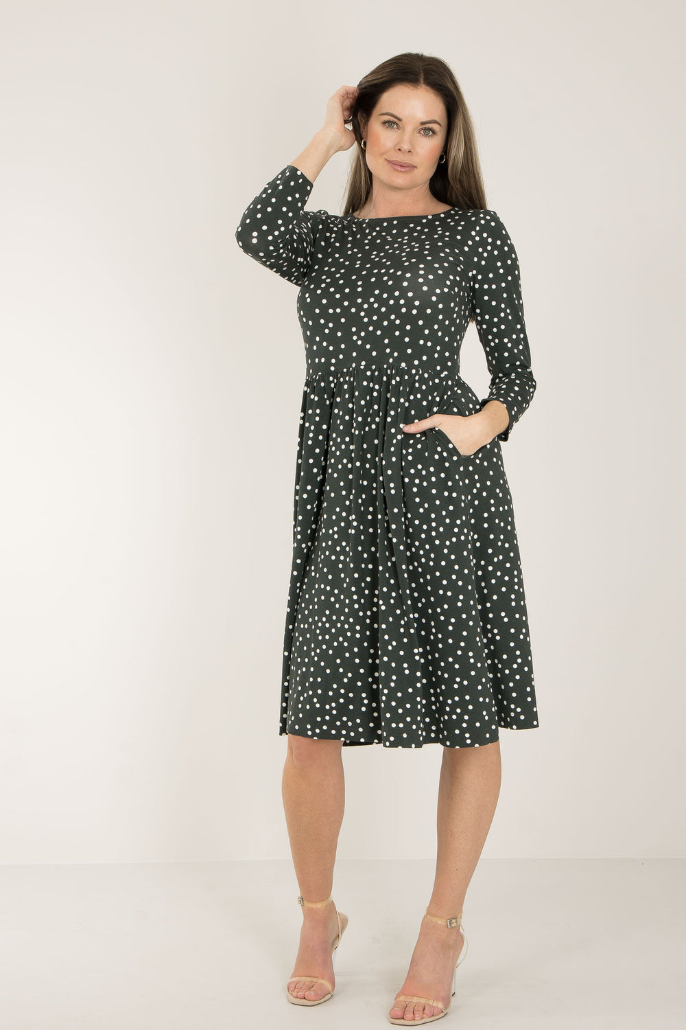 Printed ideal jersey dress - Dark green dot - Knälång, prickig klänning i trikå