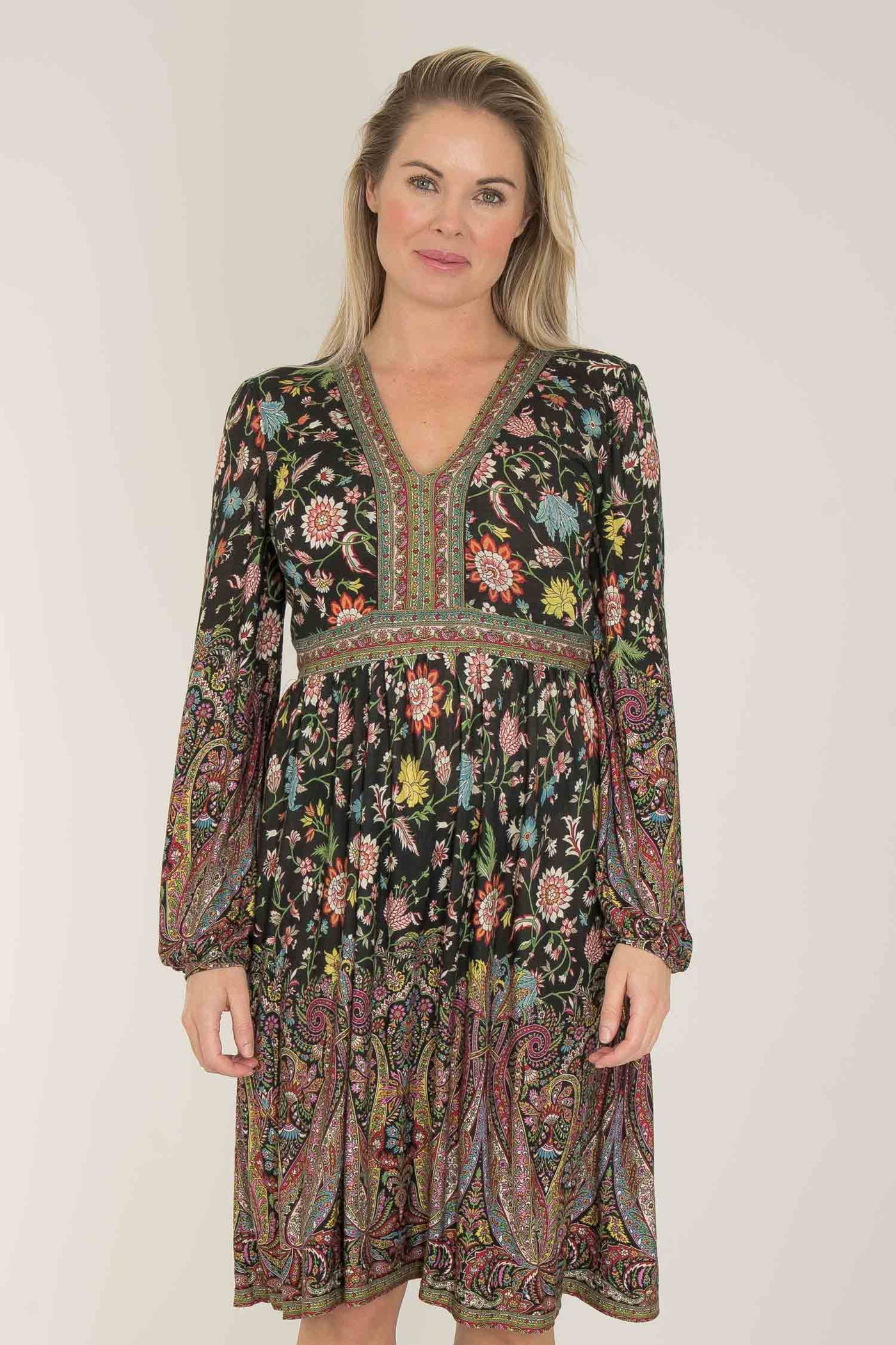 Pure boho jersey short dress - Black paisley - Mönstrad knälång klänning