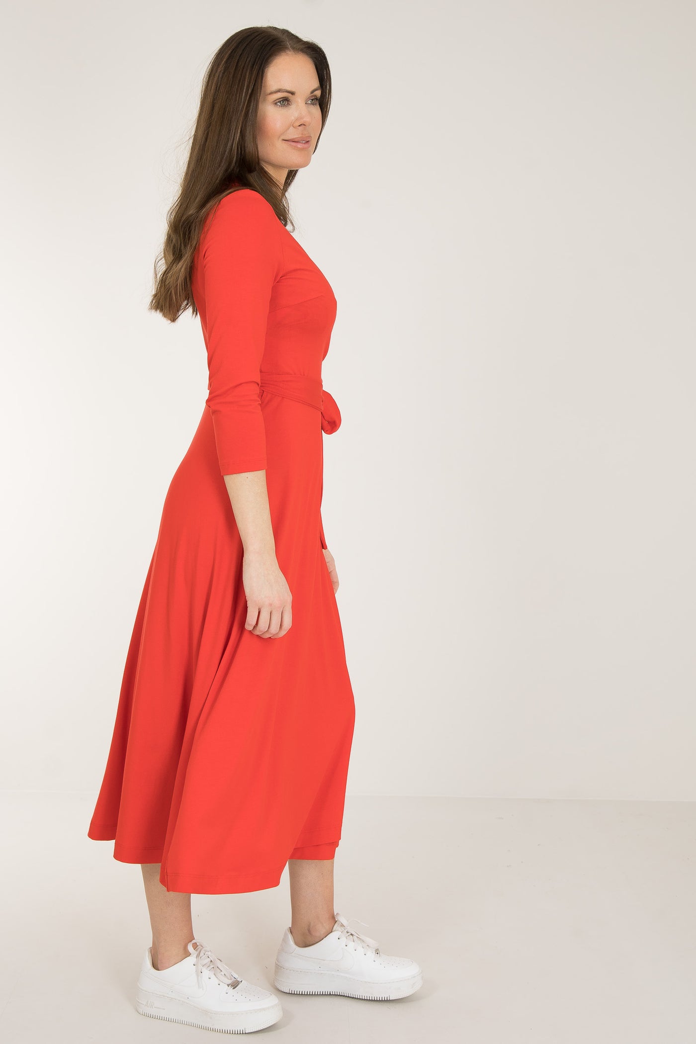 Bestie midi wrap jersey dress - Bright red - Vadlång, klarröd omlottklänning i trikå
