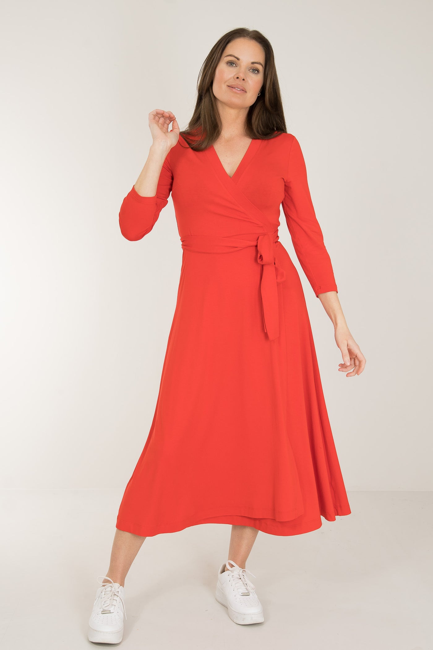 Bestie midi wrap jersey dress - Bright red - Vadlång, klarröd omlottklänning i trikå