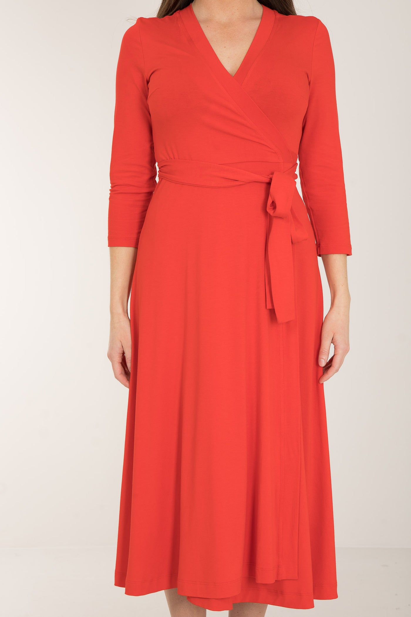 Bestie midi wrap jersey dress - Bright red - Vadlång, klarröd omlottklänning i trikå