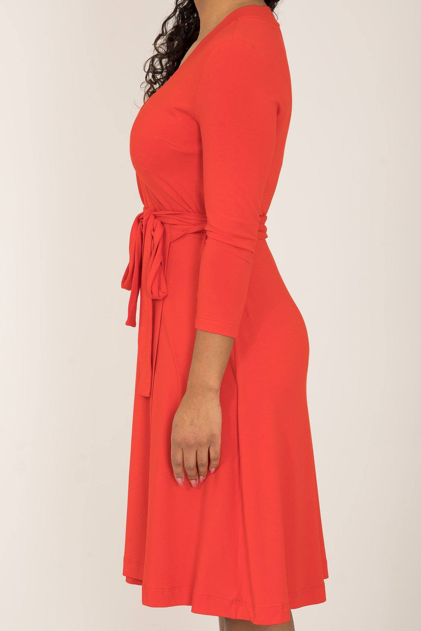 Bestie short wrap jersey dress - Bright red - Knälång, klarröd, omlottklänning i trikå