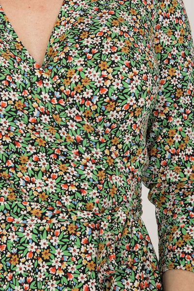 Bestie printed midi wrap jersey dress - Green flower - Vadlång, blommönstrad omlottklänning i trikå