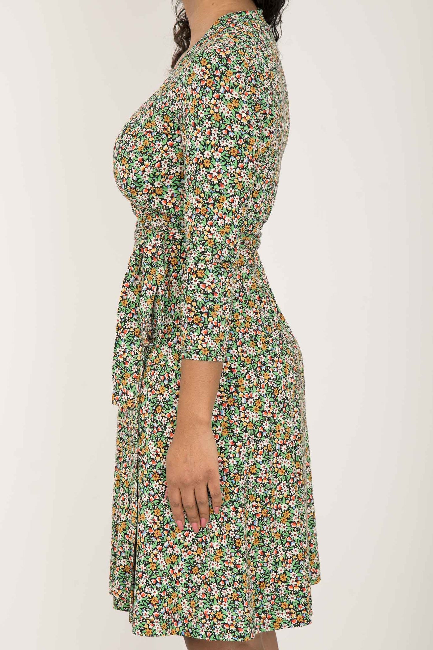 Bestie printed short wrap jersey dress - Green - Knälång, blommönstrad omlottklänning i trikå