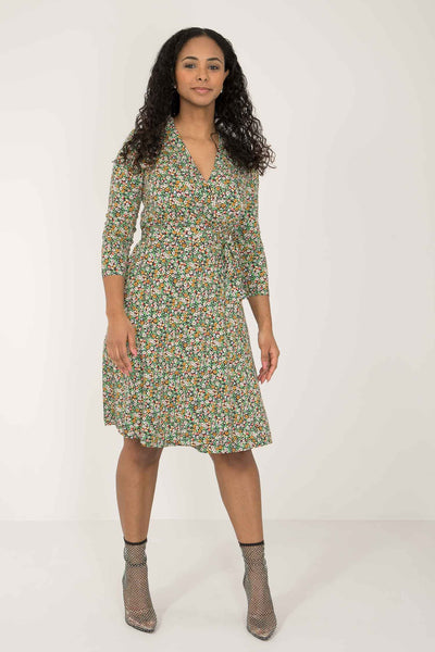 Bestie printed short wrap jersey dress - Green - Knälång, blommönstrad omlottklänning i trikå