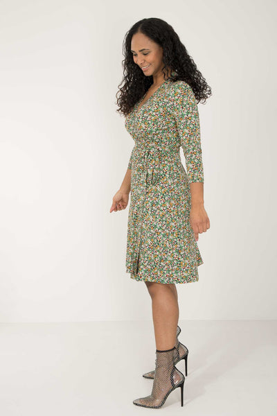 Bestie printed short wrap jersey dress - Green - Knälång, blommönstrad omlottklänning i trikå
