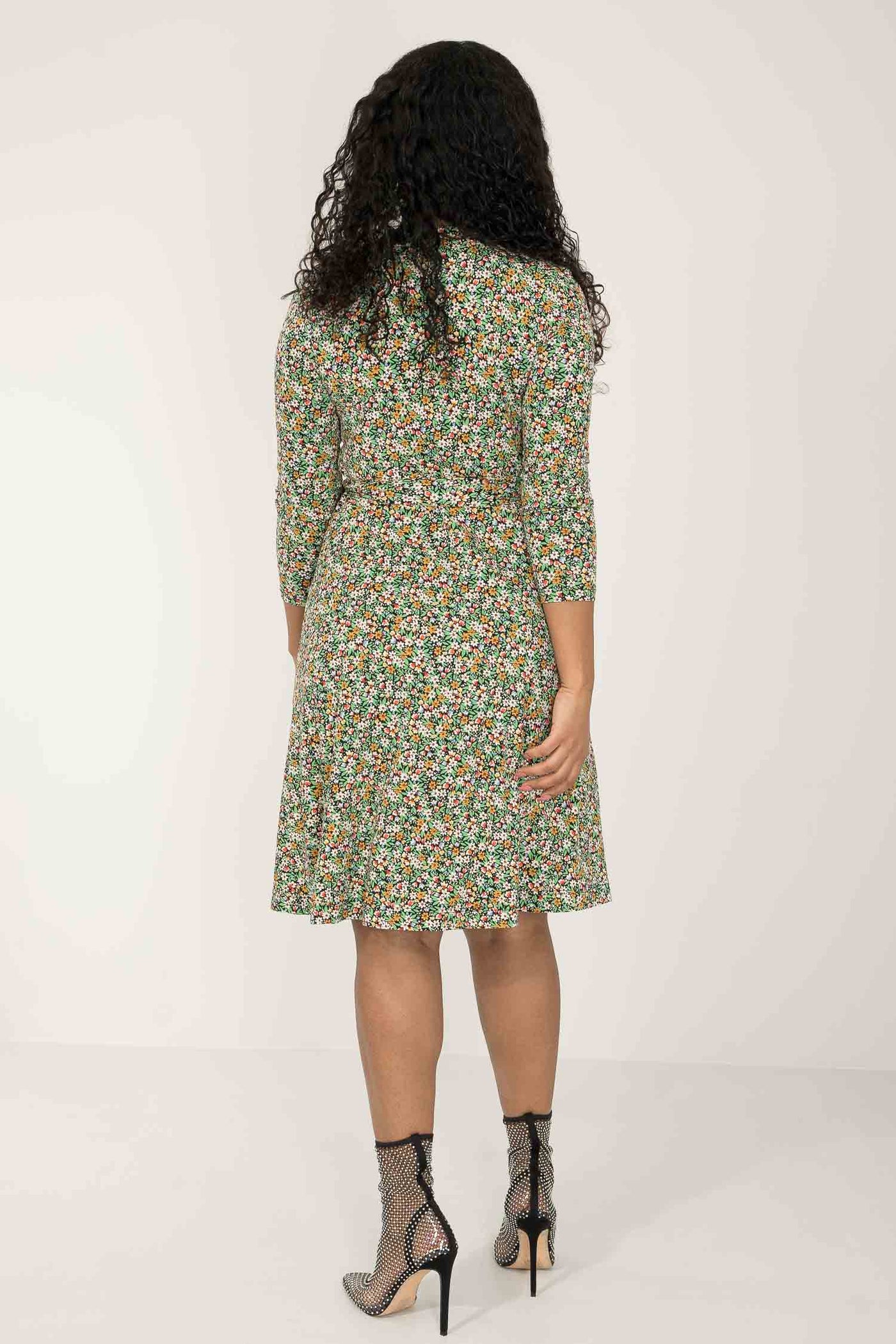 Bestie printed short wrap jersey dress - Green - Knälång, blommönstrad omlottklänning i trikå