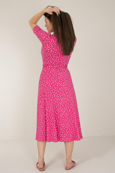 Bestie printed midi wrap jersey dress - Pink dot - Prickig, vadlång omlottklänning i trikå
