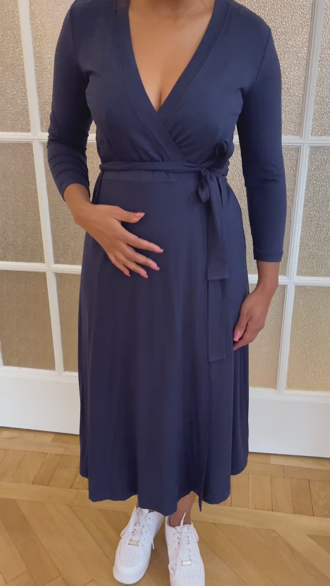 Bestie midi wrap jersey dress - Navy blue - Vadlång, marinblå omlottklänning i trikå