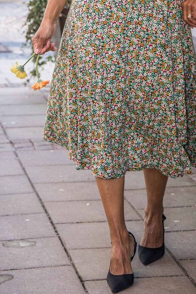 Bestie printed midi wrap jersey dress - Green flower - Vadlång, blommönstrad omlottklänning i trikå