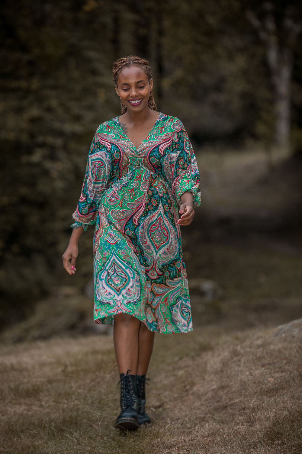 Bianca loose fit jersey dress - Green - Knälång paisleymönstrad klänning i trikå