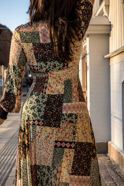 My smocked jersey midi dress - Patchwork - Mönstrad vadlång trikåklänning med smock