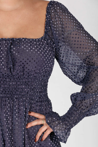 Prickig festklänning i chiffong Pure female