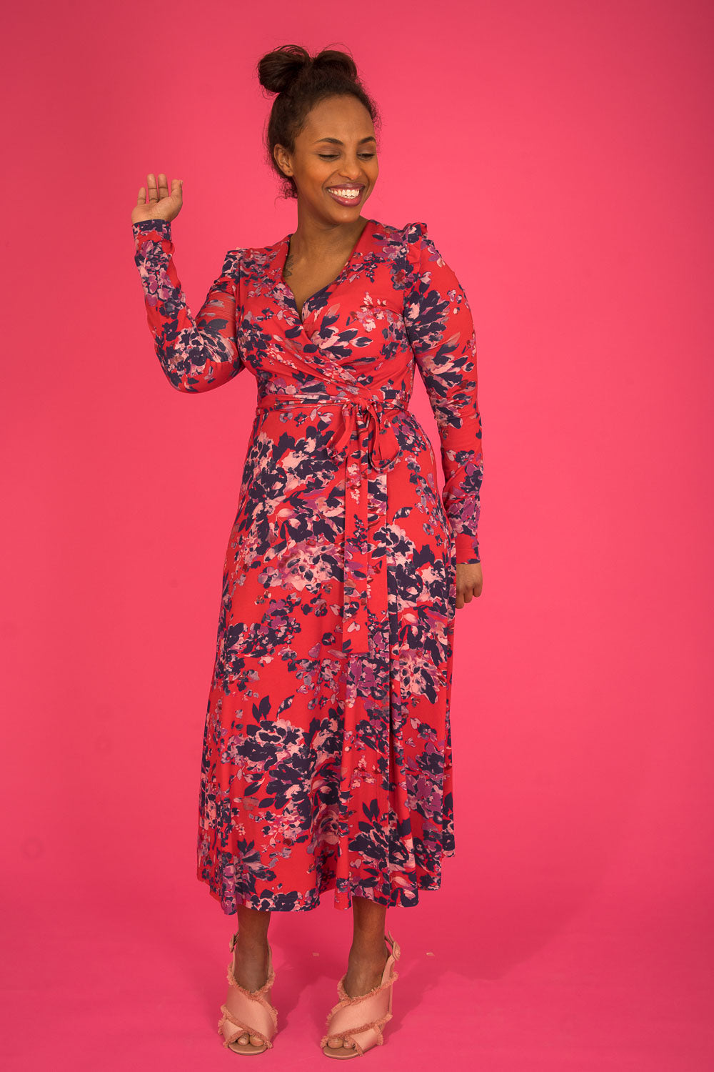 Power frill printed midi wrap jersey dress - Red - Vadlång omlottklänning i trikå